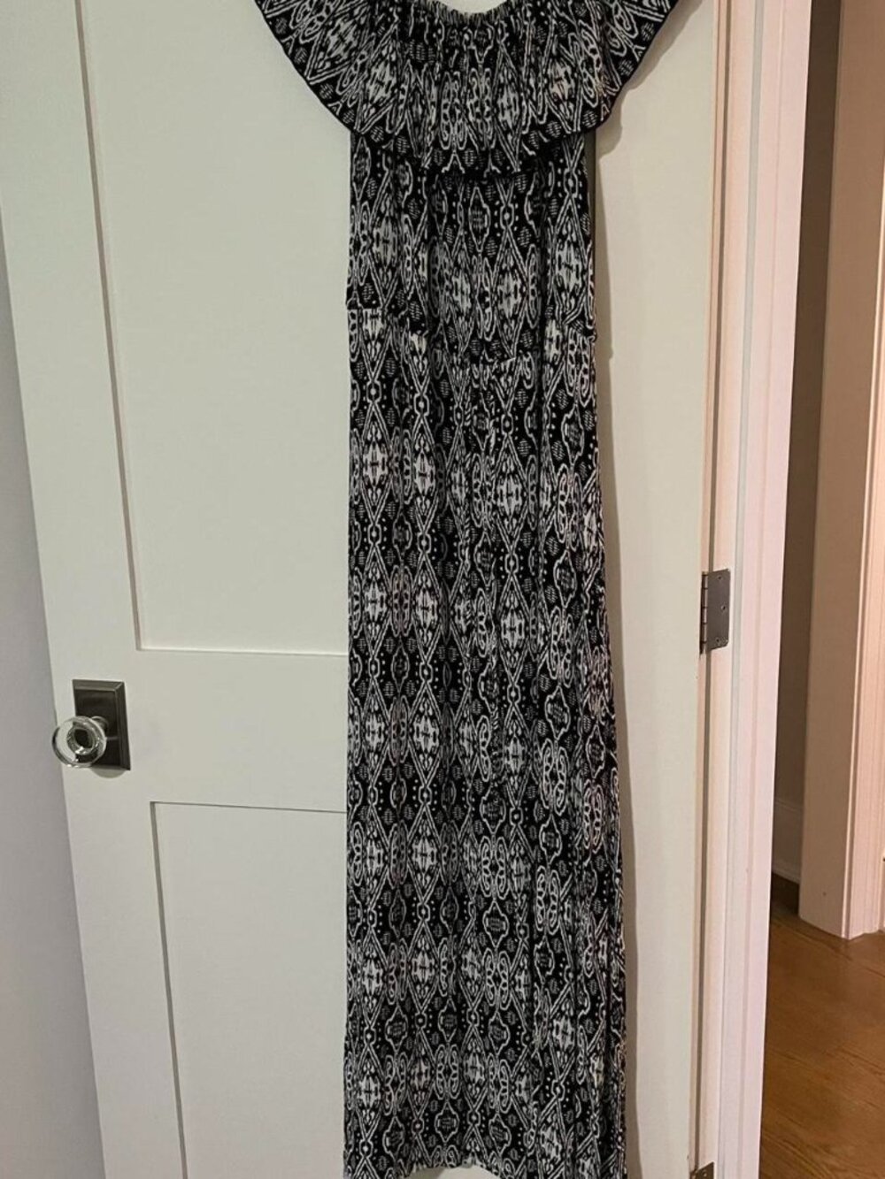 SHE Women's Black & White Geometric Off-the-Shoulder Maxi Dress,Size S, Like New